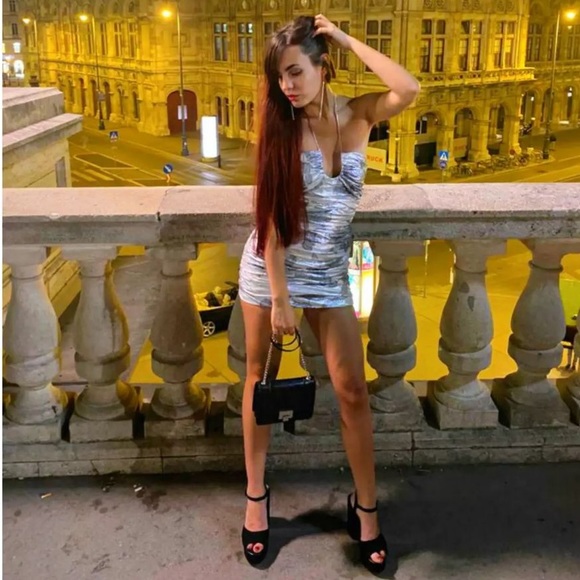 𝗡𝗪𝗧 𝗭𝗮𝗿𝗮 • Draped Dress W/Metallic Thread - Picture 4 of 15